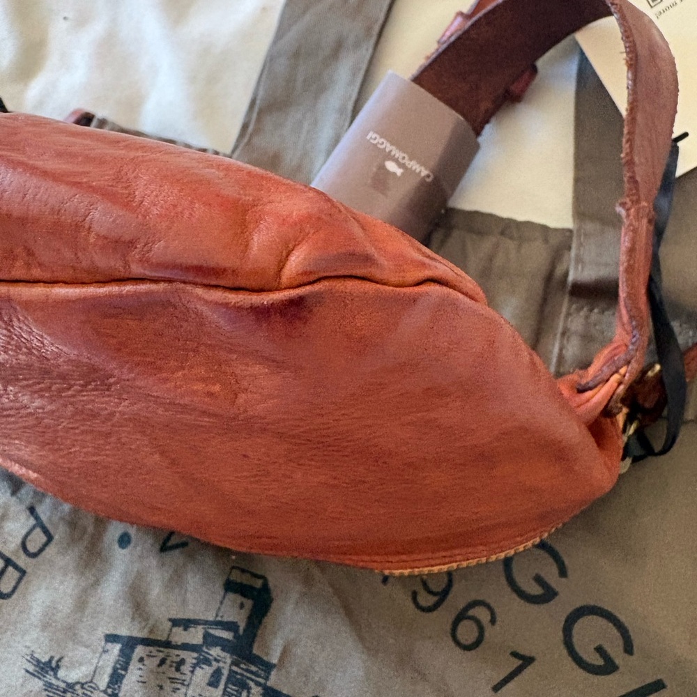 Campomaggi SANTARCANGELO
Belt bag "CORNIOLO" in garment-dyed cowhide leather - Picture 9 of 16